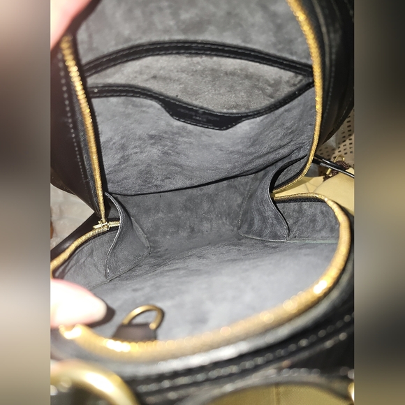 🔥😍GIFTABLE- Beautiful Condition 🔥😍 Authentic Louis Vuitton Epi Backpack - Picture 5 of 17